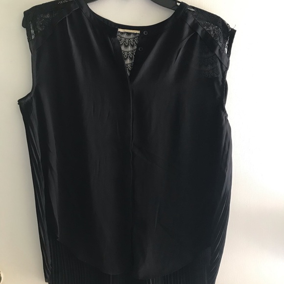 Black button down hi-lo pleated lace back blouse M - Picture 3 of 4